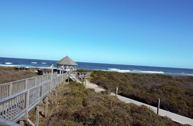 Spacious 2 bedroom suite at oceanfront resort, Barrier Island Station Resort