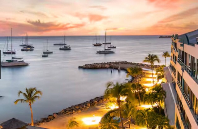 Spacious 2-bedroom ocean view hotel suite with kitchen, balcony in Philipsburg