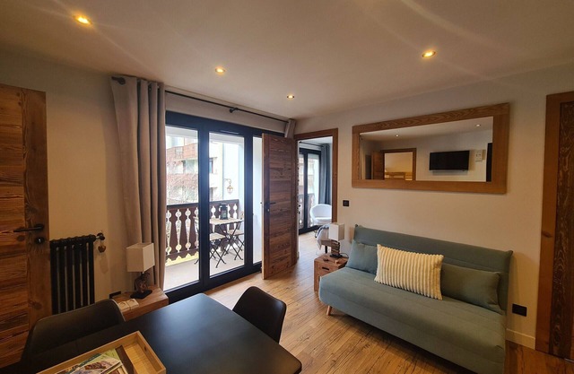 Spacious 2-Room Apartment for 5 in Village Center, Near Slopes
