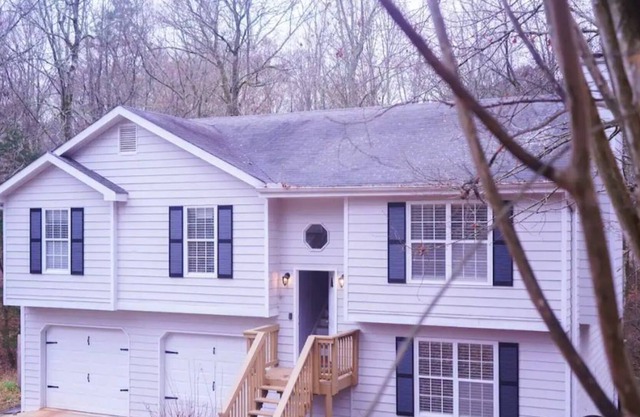 Spacious 2 Story HOUSE w/ Theatre Room