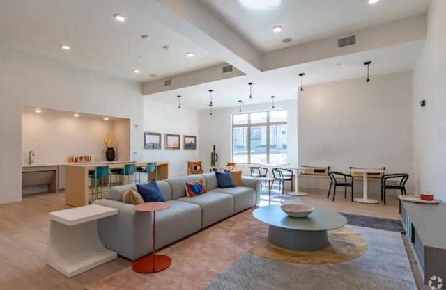 Spacious 2bd/2BA in Medical Center *Free Parking*