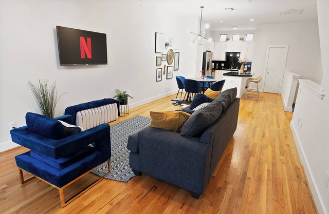 ✨Spacious 2bd TownH⭐Car enclosed garage🌟Astrodome, Downtown HTown, and MediCtr✨