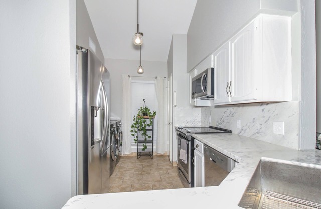 Spacious 2BR King Bed Condo in April Sound