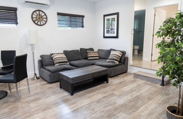 SPACIOUS 2BR NOHO HOUSE w/PRIVATE ROOFTOP DECK & OUTDOOR KITCHEN/FIREPLACE p27