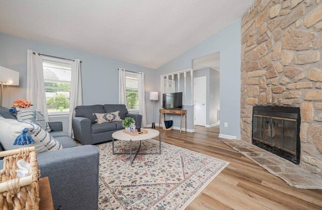 Spacious|3 Bdrm|2 Ba|One Level|Pets Allowed