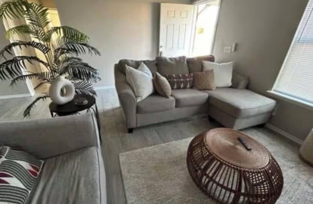 Spacious 3 bed 2 bath Duplex near OU campus Norman