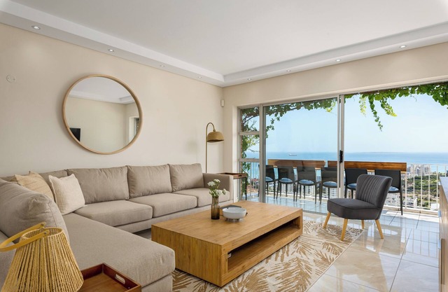 Spacious 3-Bed Apartment - Stunning Ocean Views