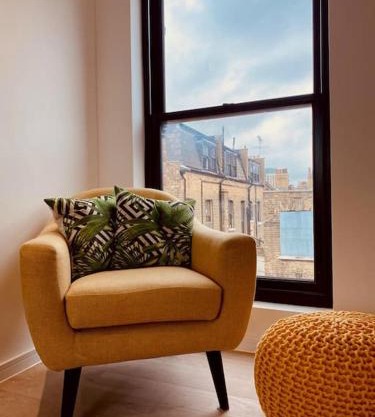 Spacious 3 Bed City Apartment with Terrace