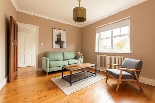 Spacious 3 Bed Flat Putney