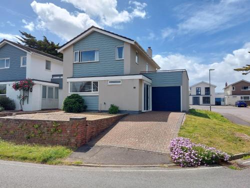 Spacious 3 bed holiday home, New Forest, Milford-on-Sea, close to beach