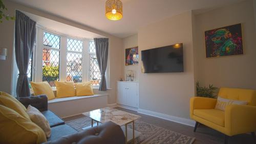 Spacious 3-Bed Home - Central Blackpool