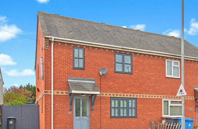 SPACIOUS 3 BED ROOM FAMILY FRIENDLY HOME CONVENIENTLY LOCATED IN IPSWICH SUFFOLK