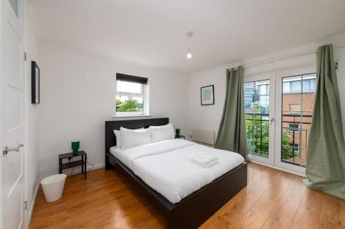 Spacious 3 Bed Short Walk to Atlantic Wharf