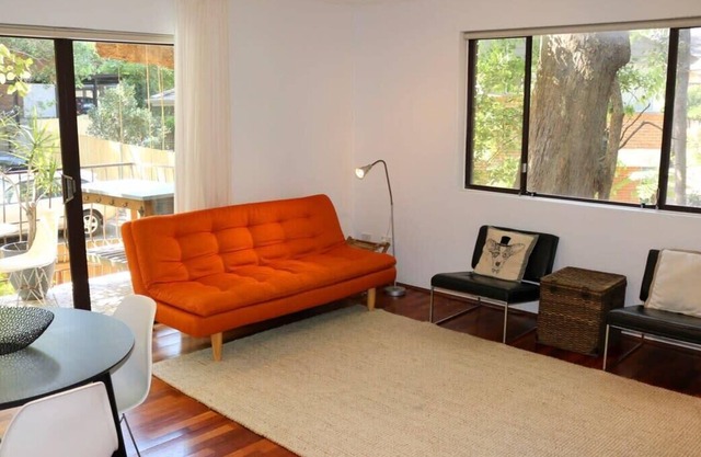 Spacious 3 Bedroom Apartment 20 Min To The CBD