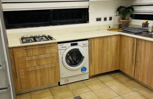 Spacious 3-bedroom apartment with WiFi, AC in peaceful Sakumono