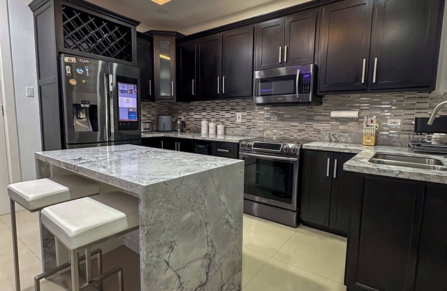 Spacious 3-bedroom apartment Kingston Jamaica - SLuxe City Haven