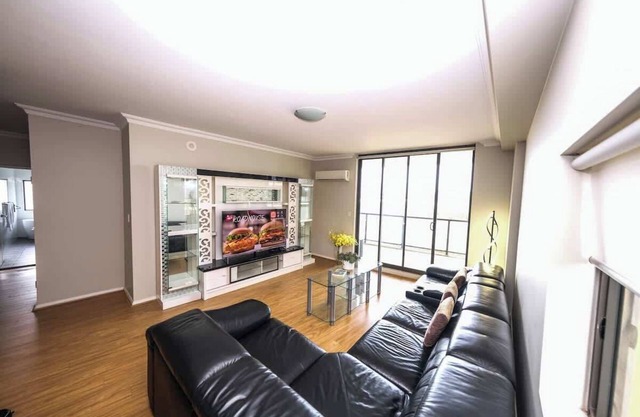 Spacious 3 bedroom apt lift access near Parramatta