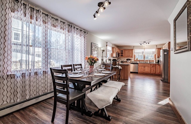 Spacious 3 bedroom Four Season house in Historical Bethel