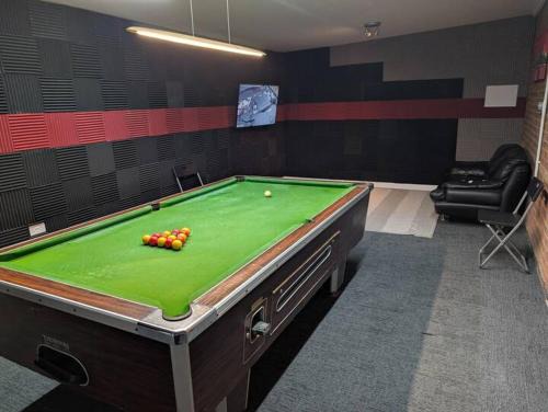 Spacious 3 bedroom house with games room