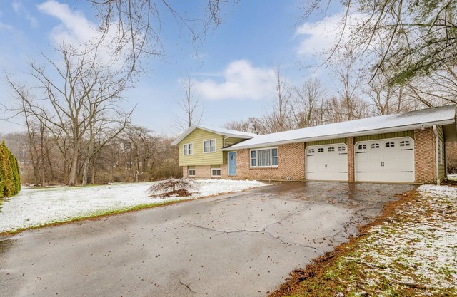 Spacious 3 bedroom home close to lake Michigan
