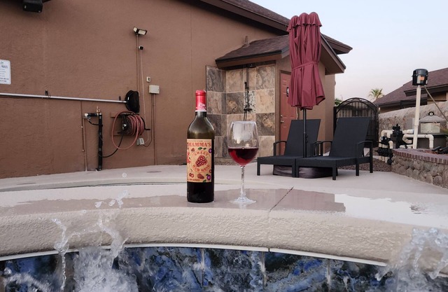 Spacious 3-bedroom house with Swimming Pool and a Spectacular View in El Paso