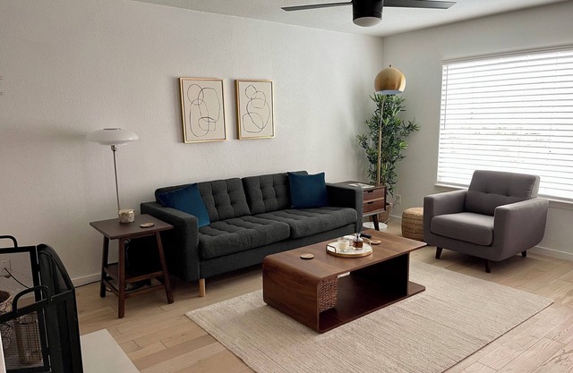 Spacious 3-bedroom house in central Austin for mid-term rental