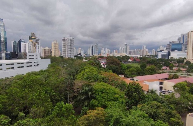 Spacious 3-bedroom apartment in charming Panama City with WiFi and AC