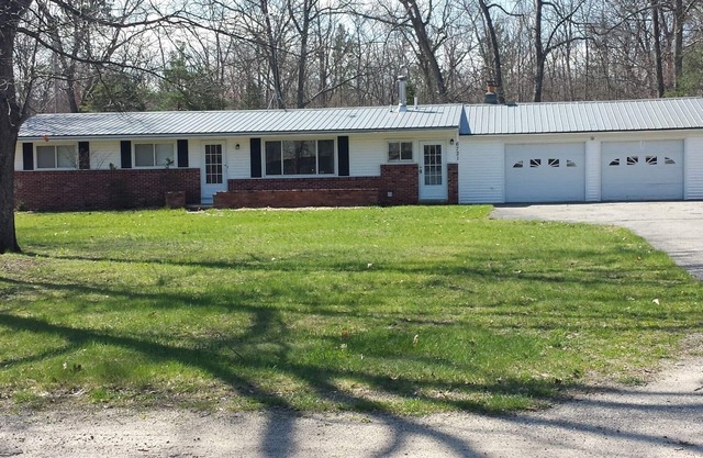 Spacious 3 Bedroom, 2 Bath Home, Close To Burt Lake
