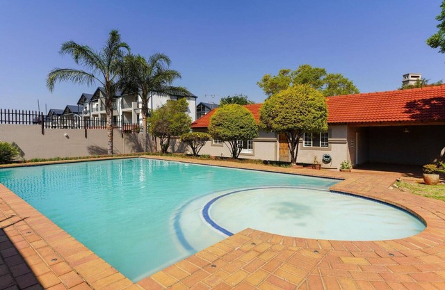 Spacious 3 Bedroom Apartment at Blandford with a Pool