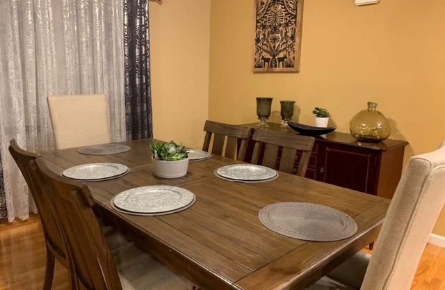 Spacious 3 BR Apartment - NYC Skyline Views Nearby