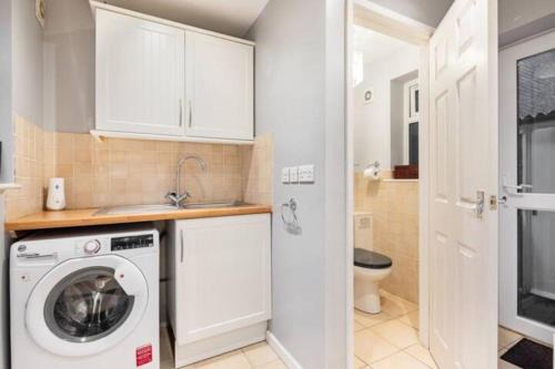 Spacious 3 BR House Kidlington near Oxford, Airport, Bicester, Blenheim & Cotswold