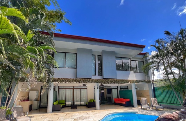 Spacious 3 Bedroom House with Private Pool with Waterfall.