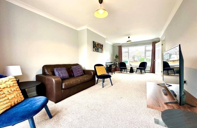 Spacious 3 double bedroomed house in Bicester