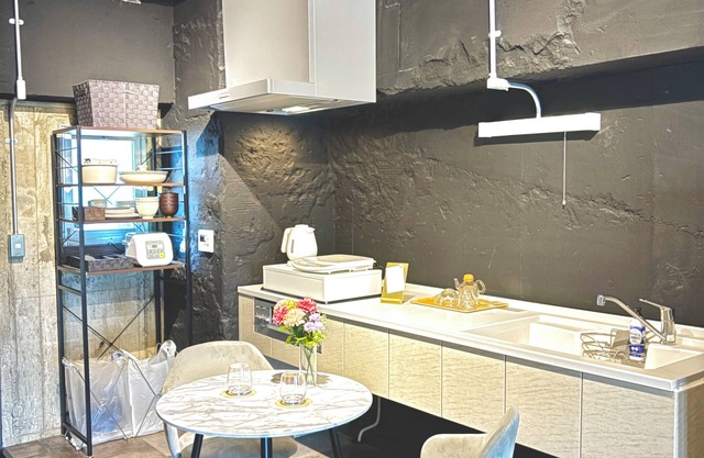 Spacious 37 ㎡ Studio, 10min to Kumamoto Castle, Free WiFi, Car Rental Available