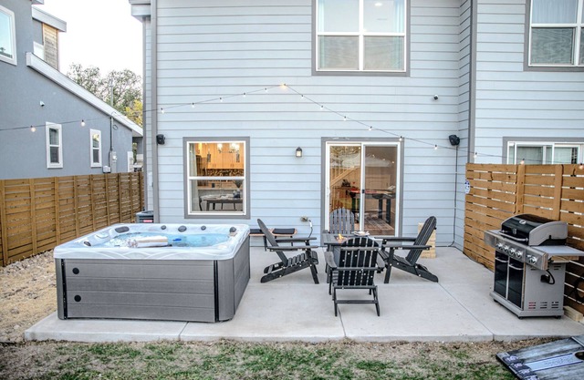Spacious 3BD/2.5BA near Downtown Denver w/Hot Tub & Fire Pit, Pet Friendly