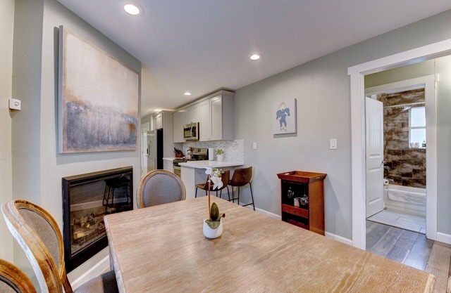 Spacious 3BD/2BA - Fenced Yard, WiFi & W/D & Pet Friendly