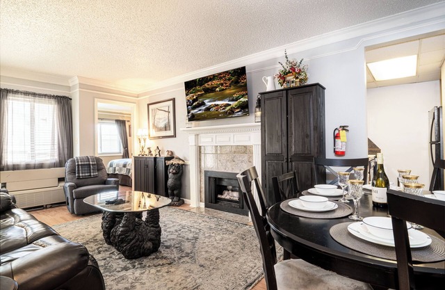 Spacious 3BD, 3BA Condo with En Suite Bathrooms, 10 min Walk to Anakeesta