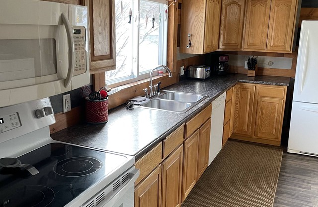 Spacious 3bdrm apt in the heart of downtown Munising
