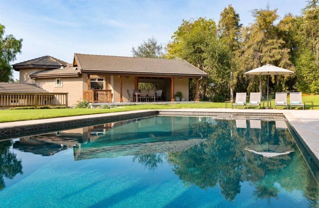 Spacious 3BR Central Coast Retreat -Pool, Spa, Backyard - Pets & Family Friendly