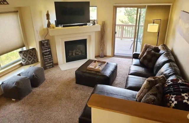 Spacious 3BR Fraser Townhome | Close to WP Resort