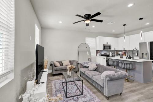 Spacious 3BR Home w Yard Smart TV Parking