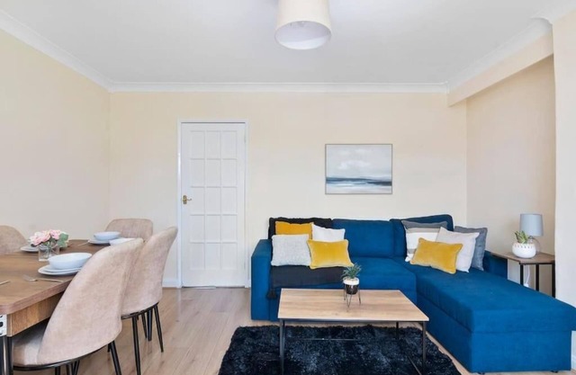 Spacious 3BR House in Enfield N.London with Garden
