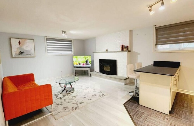 Spacious 3BR Lower Suite in Mississauga w/ Parking