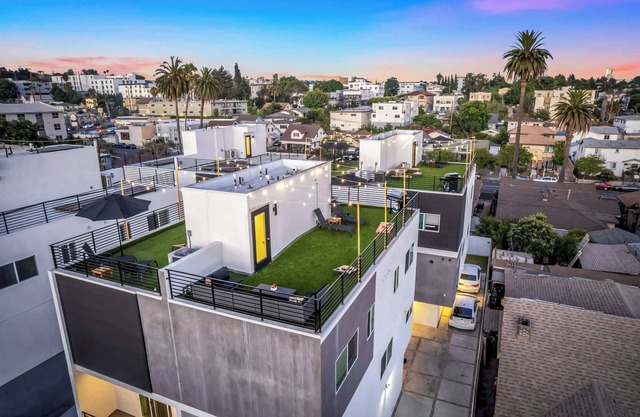 Spacious 3BR Townhome | King + Bunks + Parking