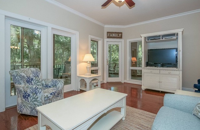 Spacious 3br Villa, 3 Minute Walk to Beach, Large Screened Porch