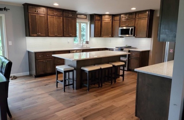 Spacious 3BR w/Covered Patio 14 miles from EAA