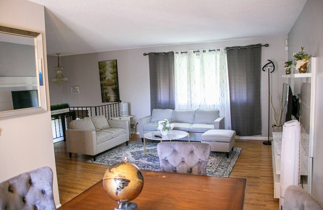 Spacious 3BR w/Garage & Yard with AC, WiFi