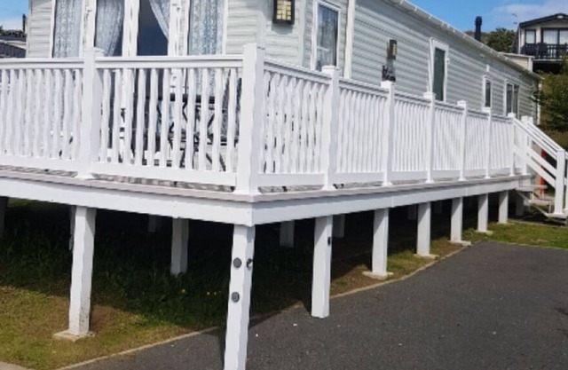 Spacious 4-6 berth luxury caravan at Whitecliff Bay Holiday Park Isle of Wight