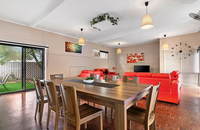 Spacious 4 Bdrm Country Home, Family and Pet Friendly