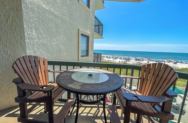 Spacious 4 Bedroom Oceanfront. Family fun